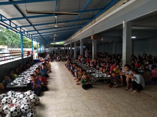 ✨การให้โดยไม่หวังผลตอบแทน  🎉ลูกค้าที่น่ารัก และ ทีมงาน คนไทยทัวขอร่วมบุญ ที่วัดดอนจั่น จ.เชียงใหม่ ซึ่งมีนักเรียนที่ยากไร้กว่า 740 คน