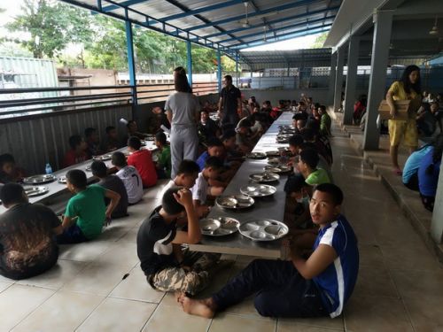 ✨การให้โดยไม่หวังผลตอบแทน  🎉ลูกค้าที่น่ารัก และ ทีมงาน คนไทยทัวขอร่วมบุญ ที่วัดดอนจั่น จ.เชียงใหม่ ซึ่งมีนักเรียนที่ยากไร้กว่า 740 คน