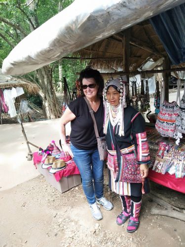 Expedia  1 day tour chiang mai  Golden Long Neck Tribe and Silver Cave Tour