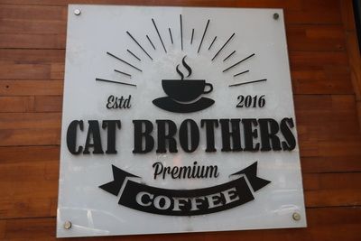 · й  CAT BROTHERS Cafe §