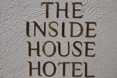 ҡҹǷԻ§ ѹ ·  й THE INSIDE HOUSE