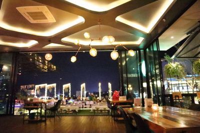 คนไทยทัวร์ แวะมา รับลมหนาวกับบรรยากาศชั้นดาดฟ้า LEVEL 9 ROOFTOP BAR and Fine Dining ,Chiang Mai