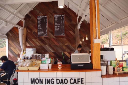 คนไทยทัวร์ แวะมาเชยชม cafe เปิดใหม่ เส้นม่อนแจ่ม อิงแอบธรรมชาติ วิว 360 องศา