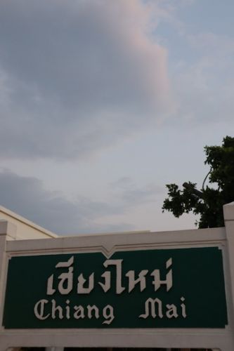 คนไทยทัวร์ แวะมาให้กำลังใจเพื่อนบ้านชาวเชียงใหม่ กันที่  กาดฮอมน้ำใจ ลานสีดอ ท่าช้าง คาเฟ่ เชียงใหม่